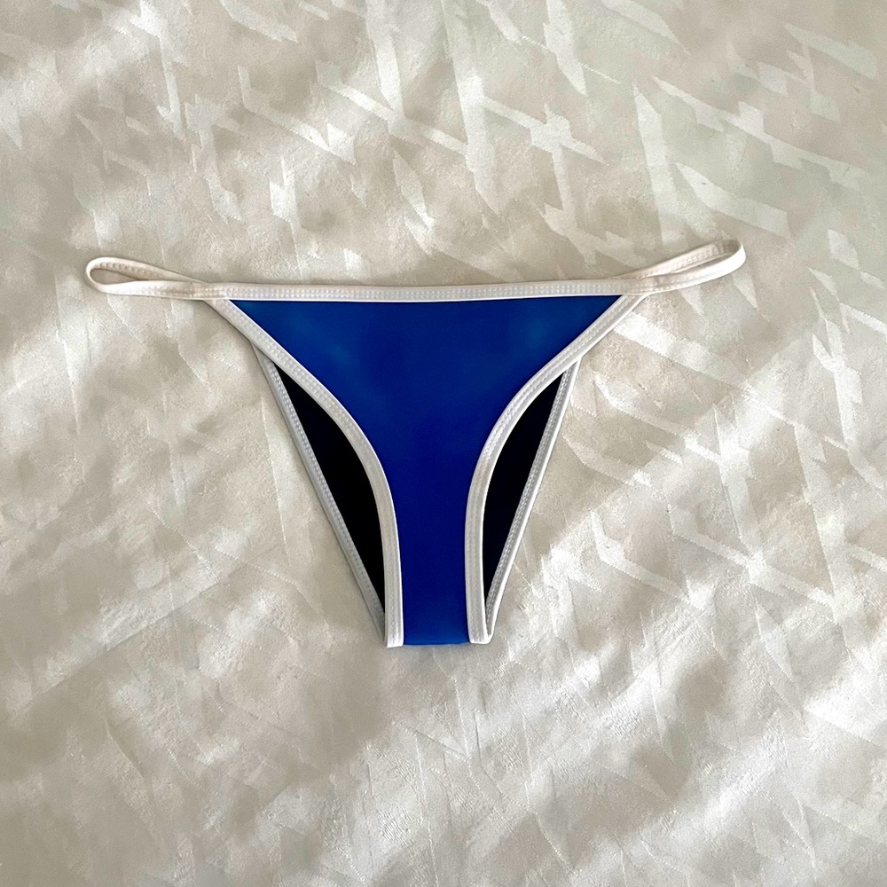Hoaka Swimwear Royal Bottoms, Modern style, Size M